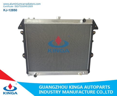Κίνα Επαγγελματικό ασημένιο χρώμα 16400-OC180/OC200/OC220 θερμαντικών σωμάτων αυτοκινήτων αλουμινίου προμηθευτής