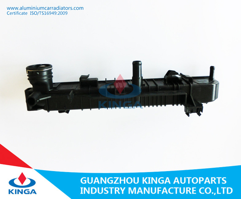 Σωστό πλαστικό θερμαντικό σώμα Mercedes Sprinter 06 ΑΜ OEM9065000002/0101/0202 δεξαμενών προμηθευτής