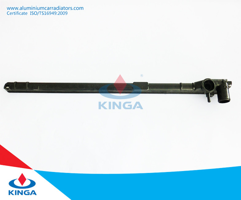 Toyota Cessida Mark Jzx110 στη τοπ δεξαμενή Raidator στο πλαστικό στην καλή ποιότητα προμηθευτής