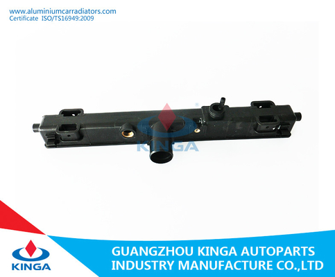 Τοπ δεξαμενή θερμαντικών σωμάτων Perkins Suzuki στο πλαστικό για Replacment PA66+GF30 προμηθευτής