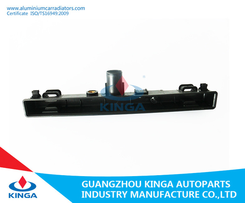 Τοπ δεξαμενή θερμαντικών σωμάτων Perkins Suzuki στο πλαστικό για Replacment PA66+GF30 προμηθευτής