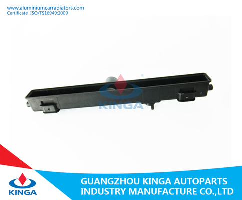 Τοπ δεξαμενή θερμαντικών σωμάτων Perkins Suzuki στο πλαστικό για Replacment PA66+GF30 προμηθευτής